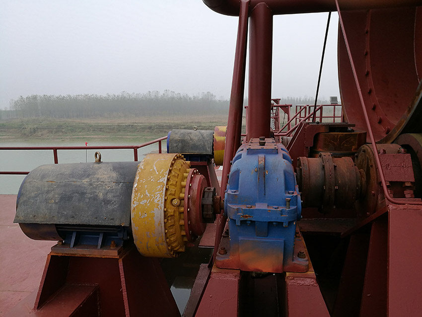挖沙船使用DYC和GY电液力驱动案例